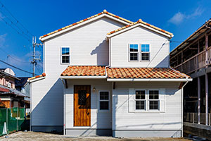 テラコッタ屋根のかわいいお家